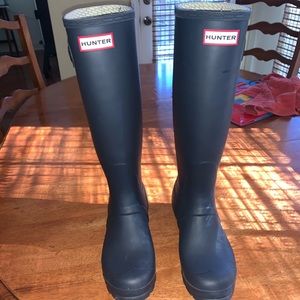 Hunter Tall Matte Navy Rain Boots Size 7